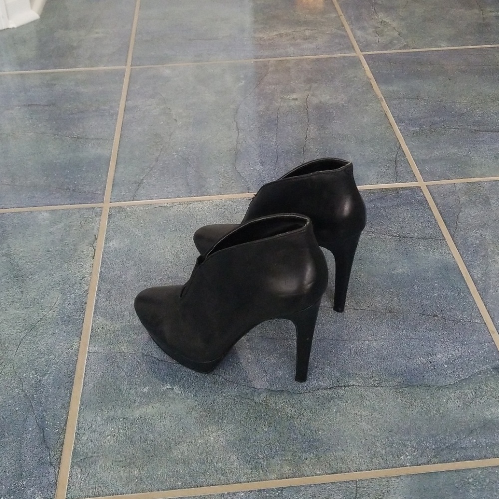 Jessica Simpson  black boots